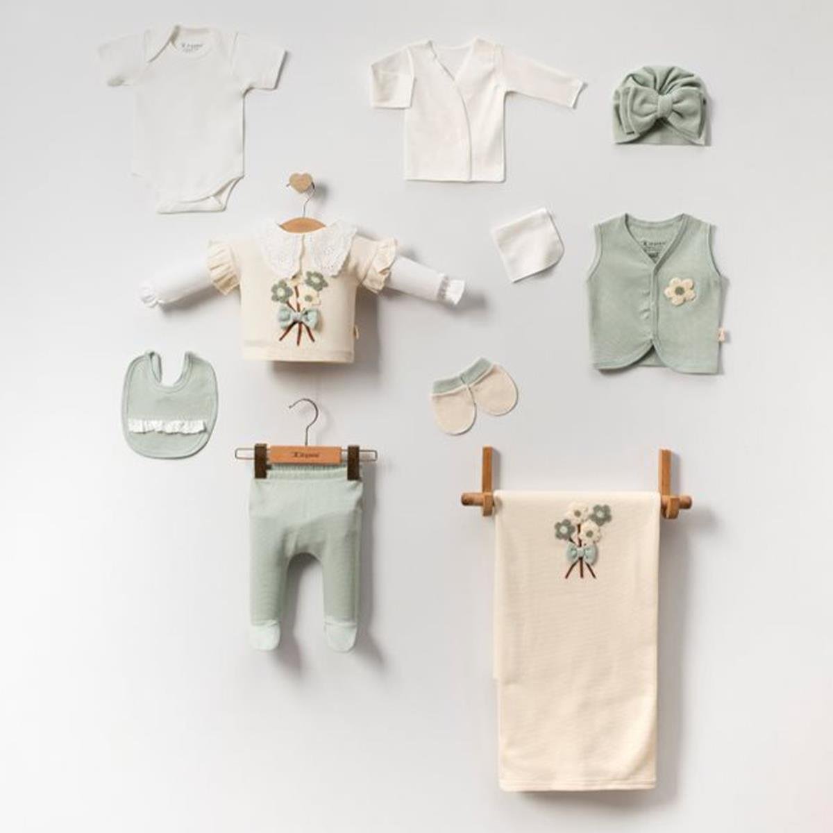 Çiçek Nakışlı Kız Bebek Onlu Hastane Çıkış Seti