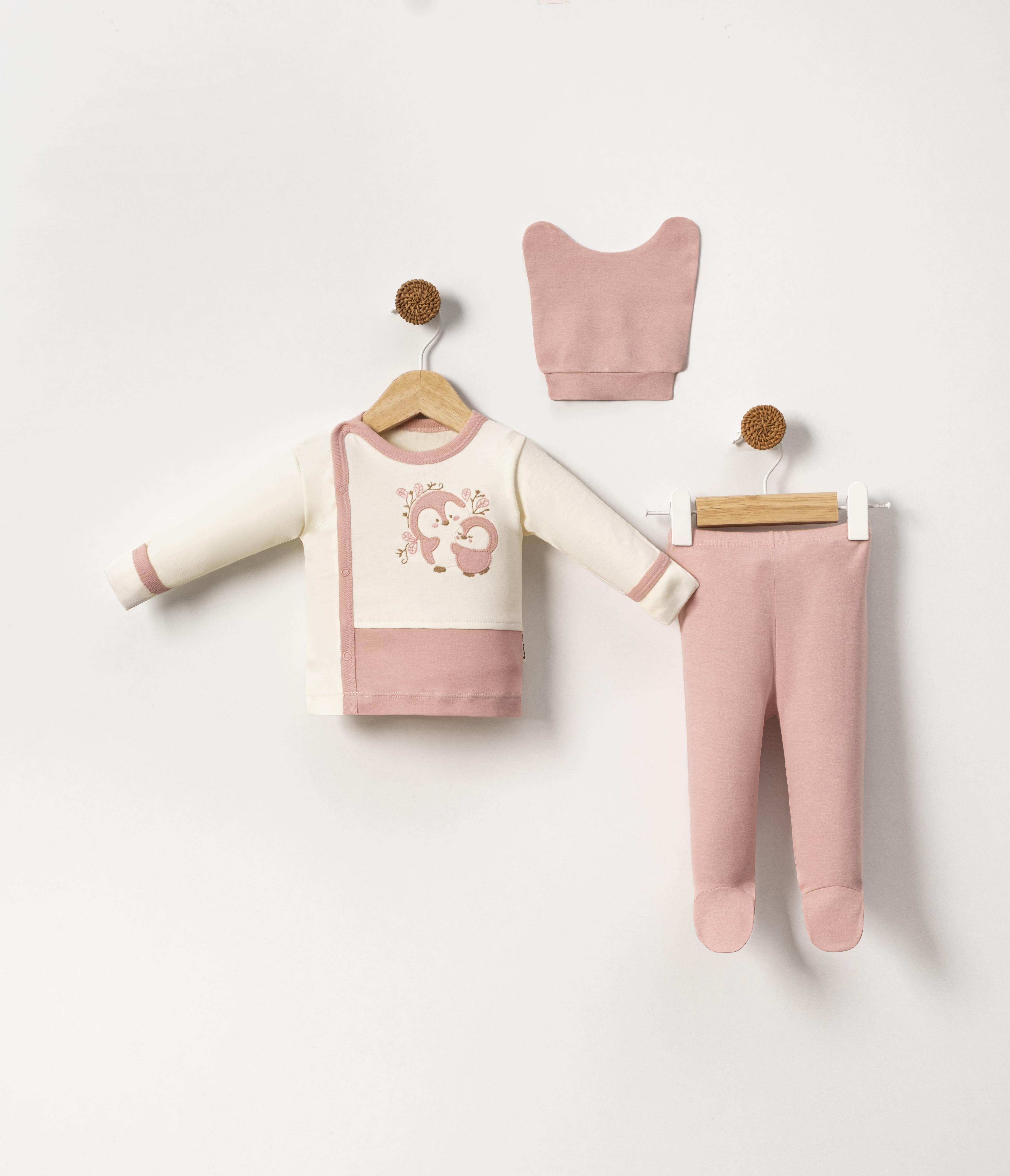 Penguen Nakışlı Kız Bebek Zıbın Set