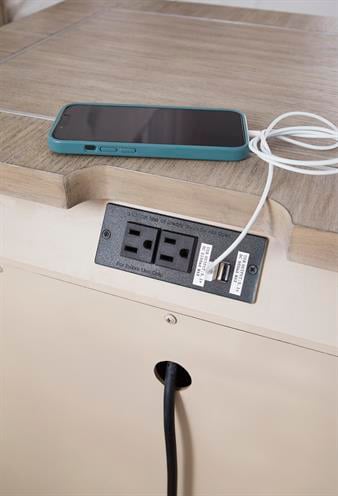 Jorlaina Üç Çekmeceli Komodin