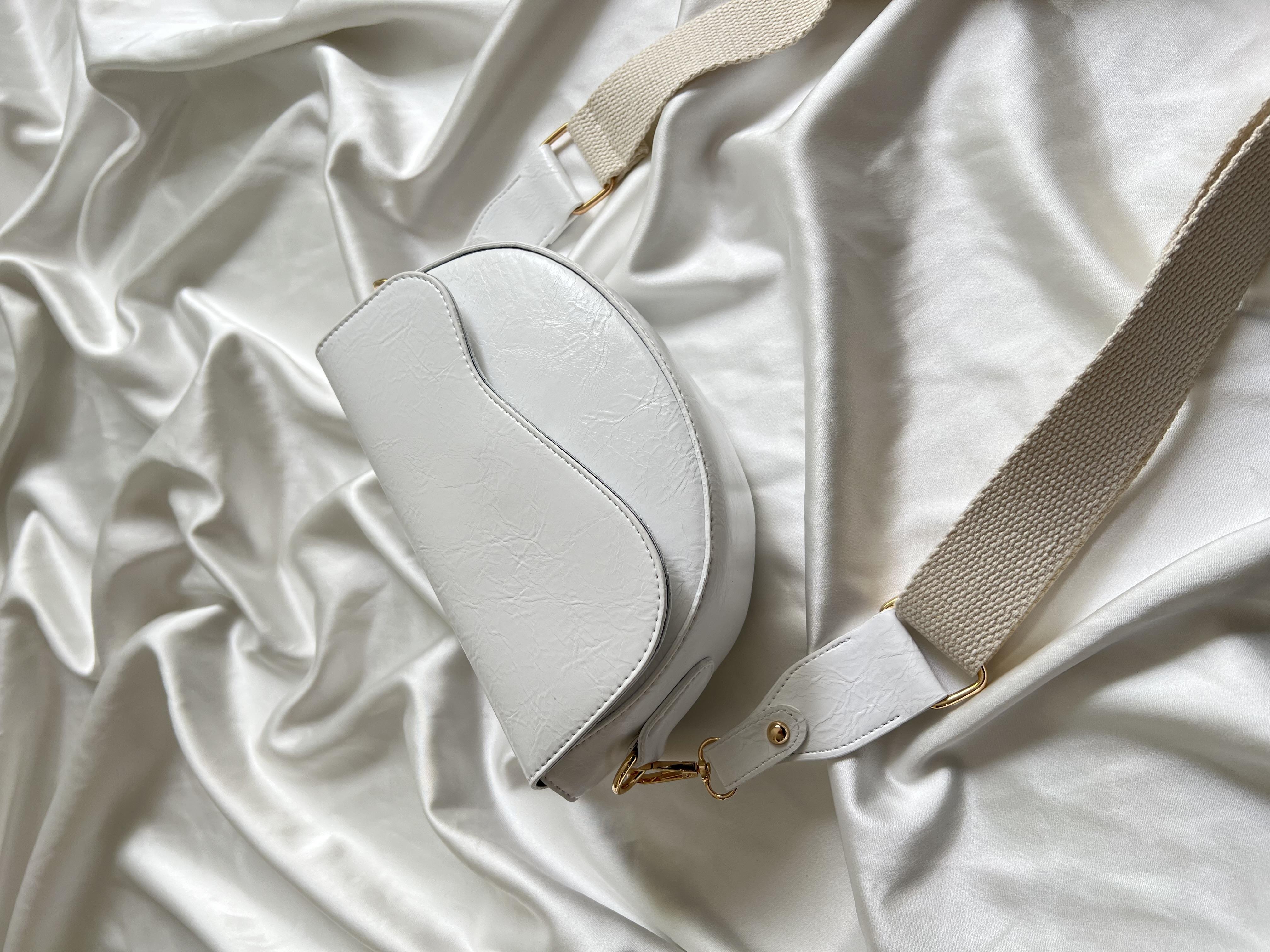 Oval Model El Ve Kadın Omuz Çantası Beyaz