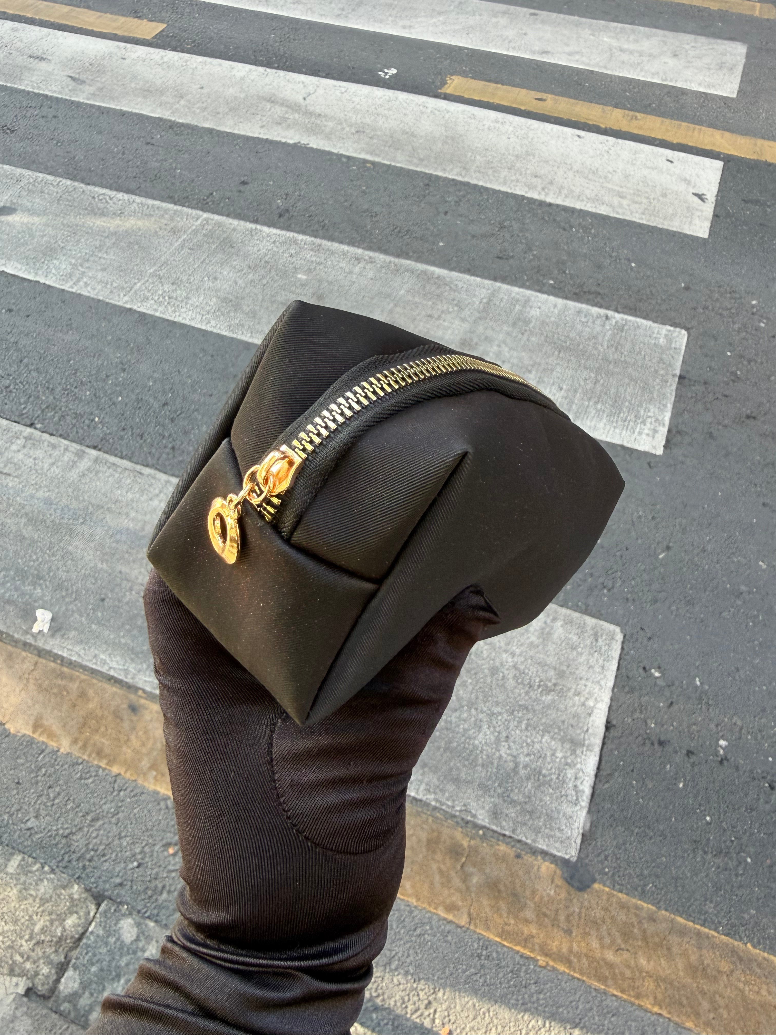 Siyah Minimalist Makyaj Çantası – Fermuarlı Kozmetik & Organizer Çanta