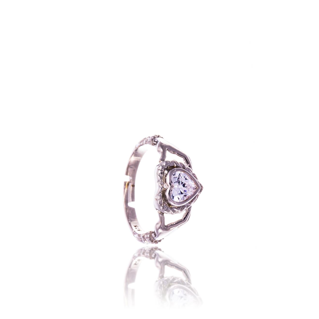 White Heart İn My Hands 