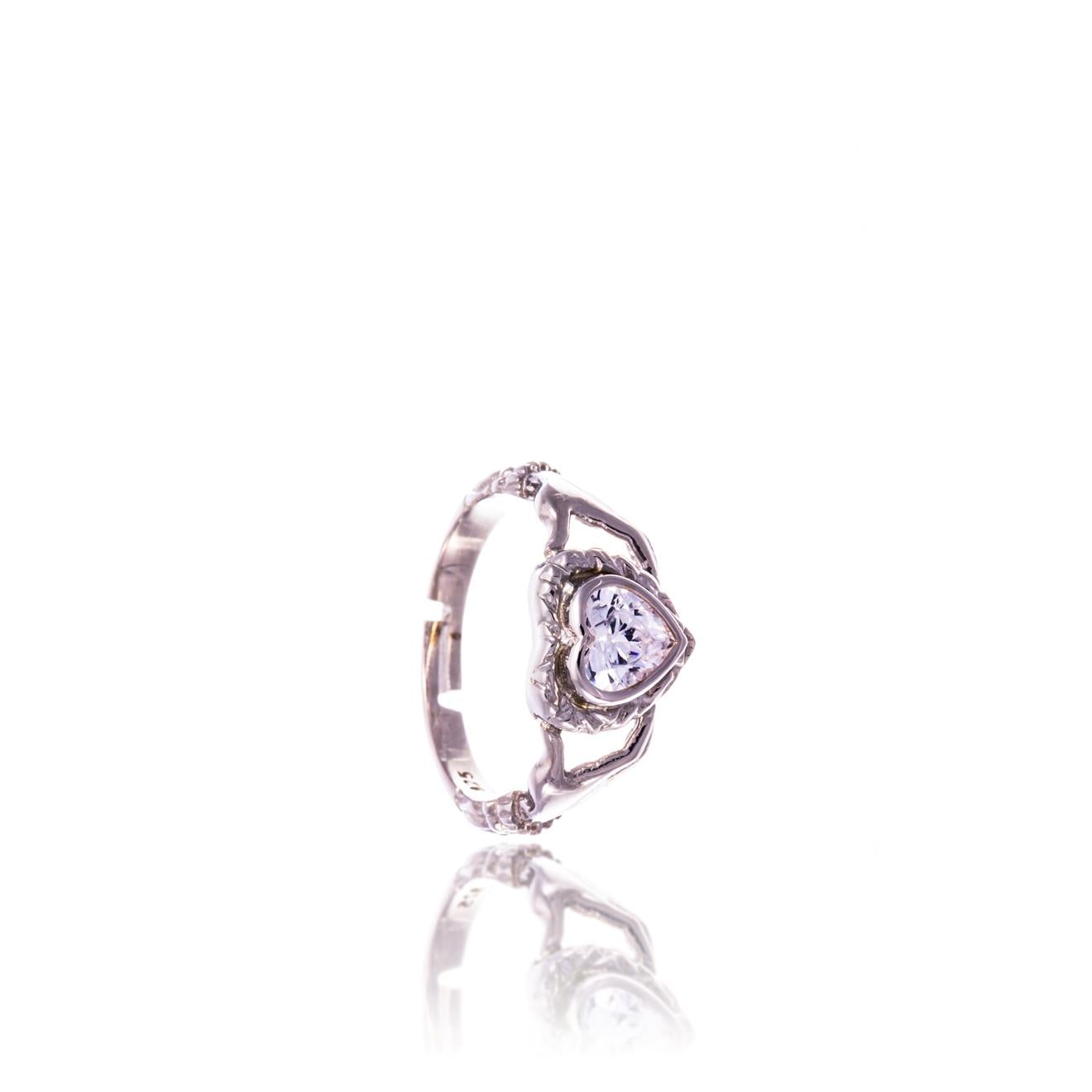 White Heart İn My Hands 