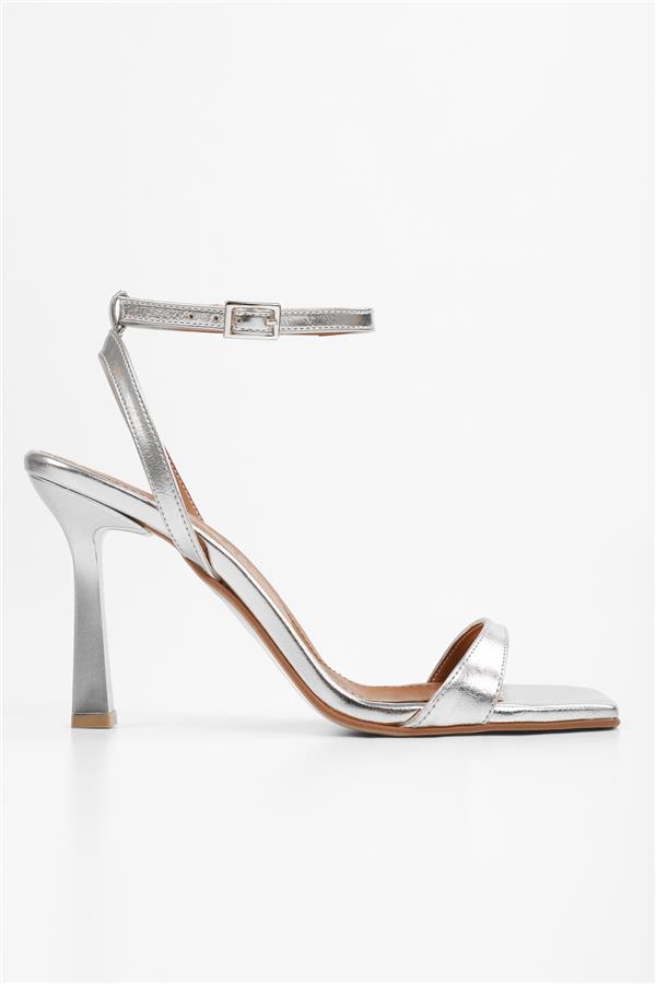 Kadın Zerra Gümüş Parlak Tek Bant Topuklu Ayakkabı