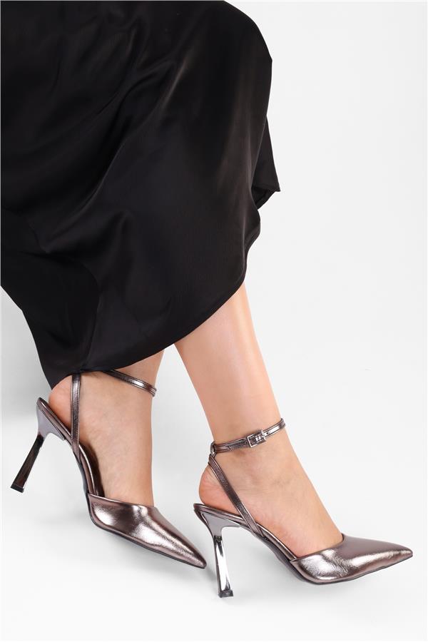 Kadın Martini Platin Parlak Kemerli Bilek Bağlı Stiletto