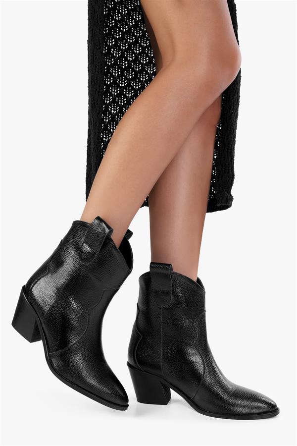 Kadın Vega Siyah Cilt Kovboy Bot