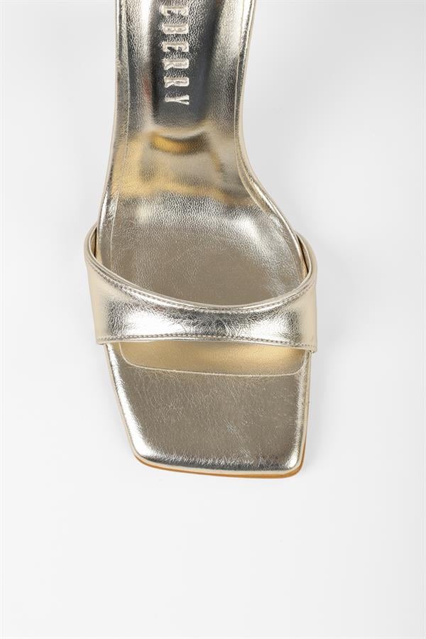 Kadın Vinetta Altın Kırışık Parlak Topuklu Ayakkabı