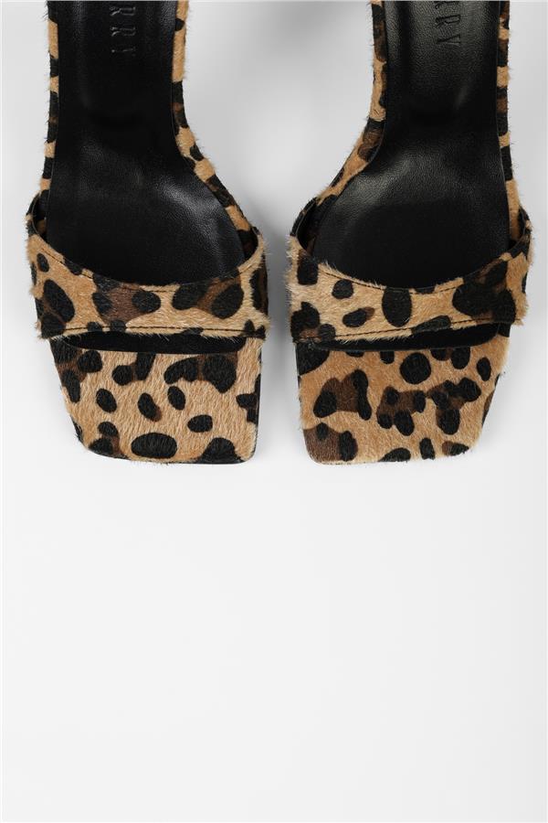 Kadın Vinetta Leopar Desenli Tüylü Topuklu Ayakkabı