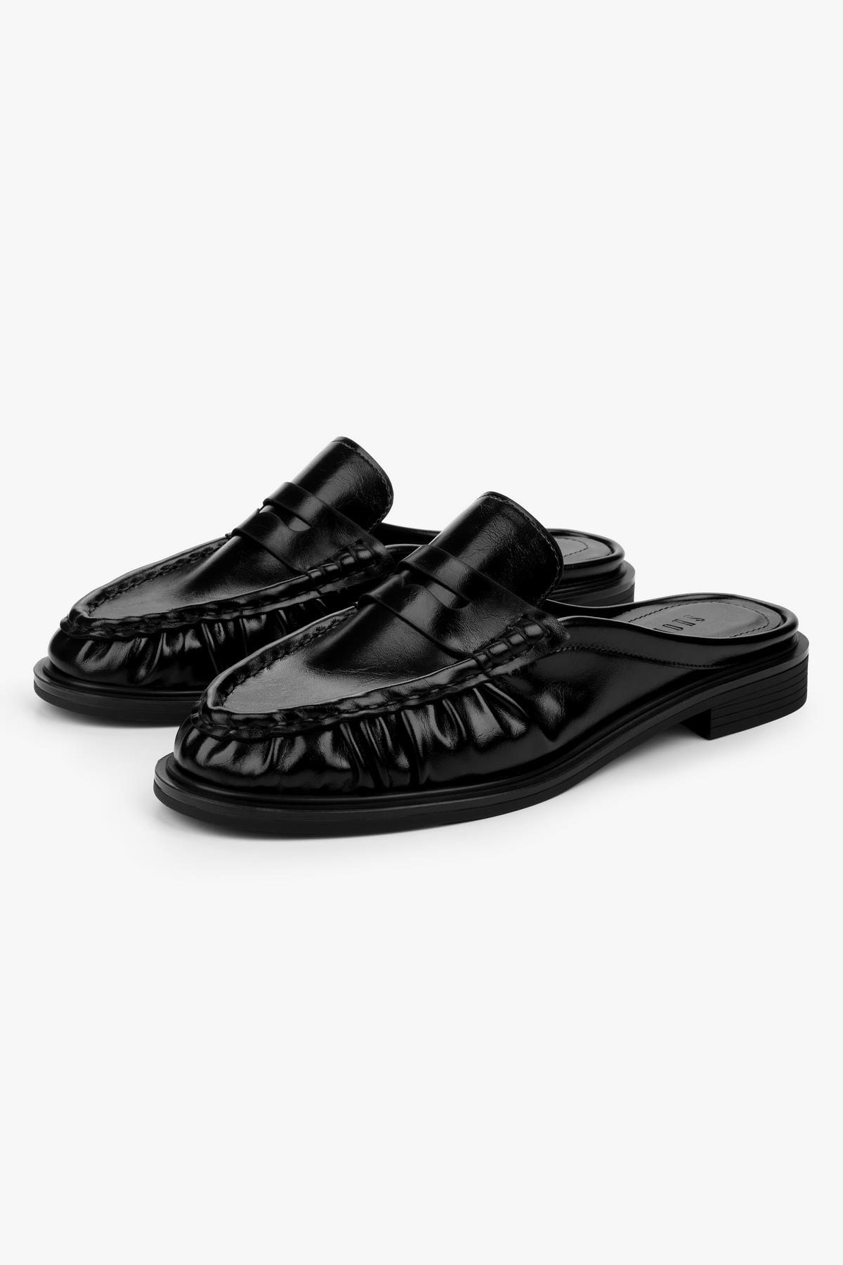 Kadın Mavien Siyah Cilt Büzgülü Terlik Loafer · 3