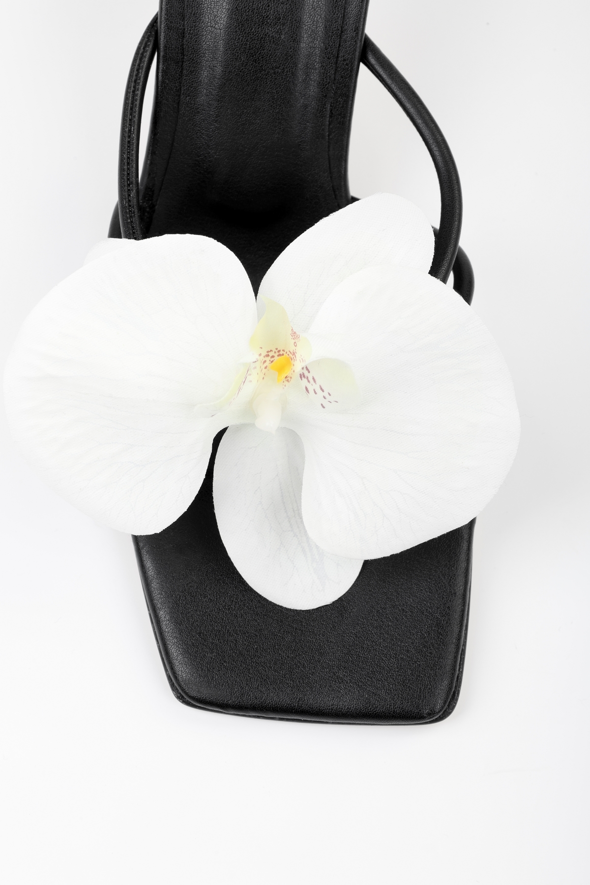 Kadın Orchid Siyah Cilt Çiçek Tokalı Topuklu Terlik · 4
