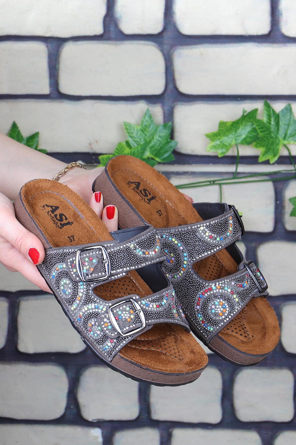 Vojo Circle Ortopedik Taşlı Çift Tokalı Plaj Kadın Terlik