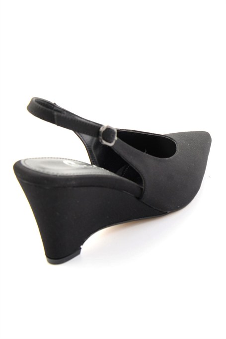 Mat Siyah  Kadın Dolgu Topuklu Ayakkabı K01735100038