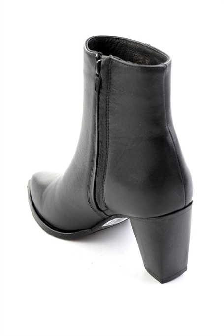 Siyah Baskı Detaylı Hakiki Deri Kadın Bot & Bootie K02750740710