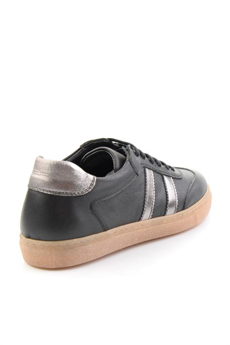 Siyah Beyaz Hakiki Deri Kadın Sneaker K01045050103