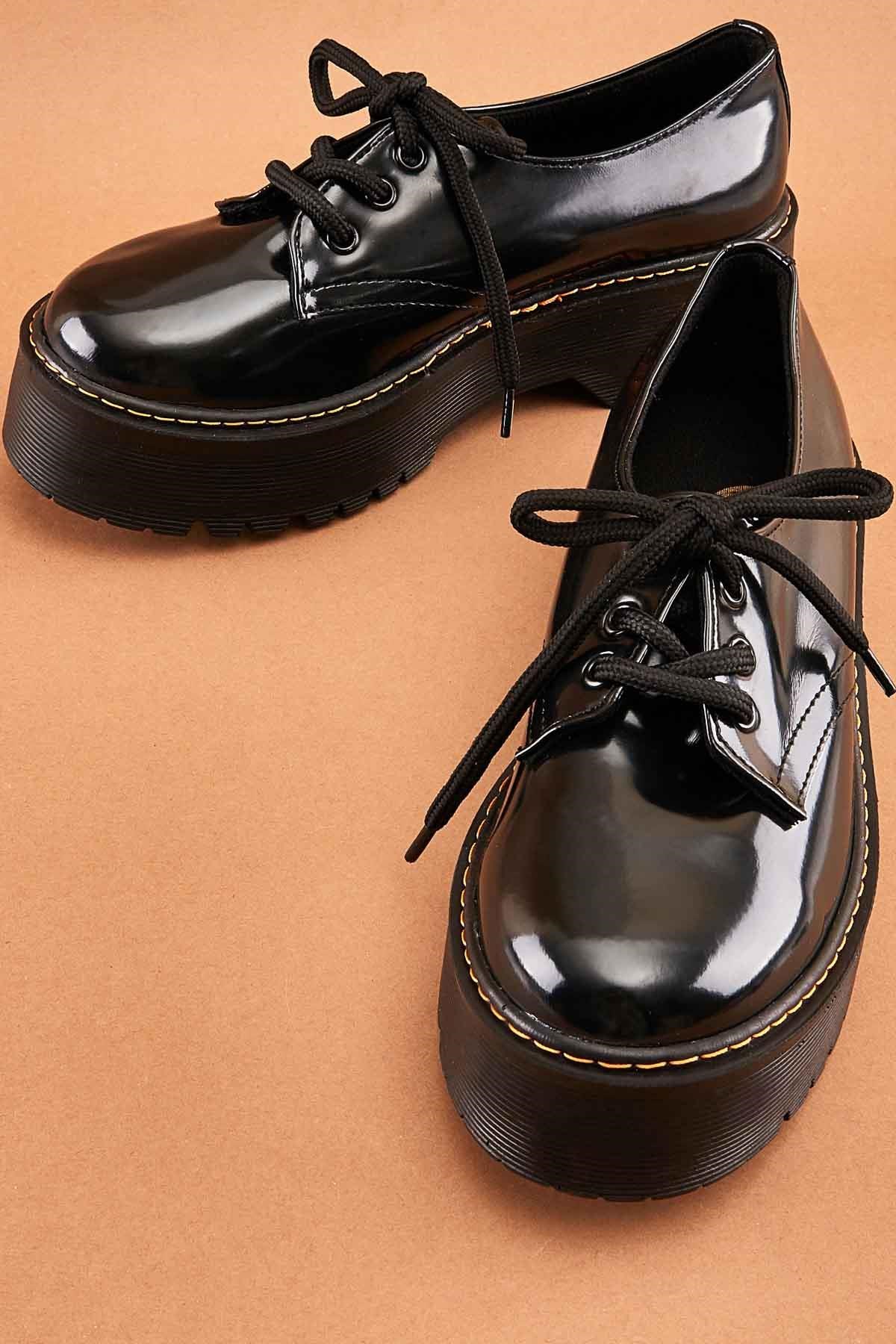 Siyah Açma Kadın Oxford Ayakkabı K0512111274