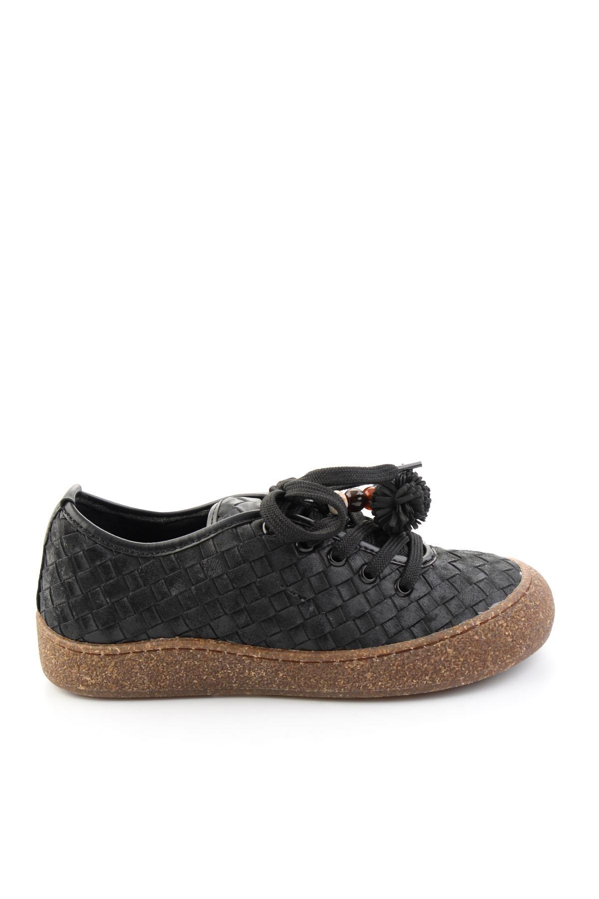 Siyah Baskı Detaylı  Kadın Sneaker K01646000410