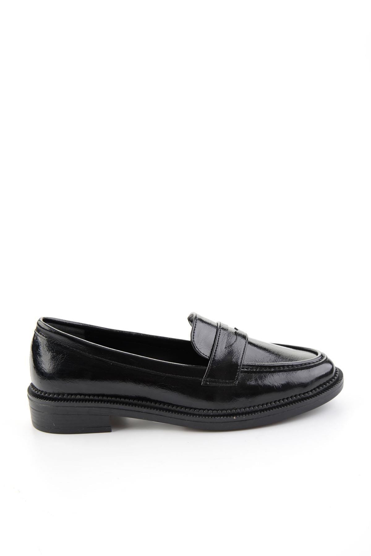 Siyah  Kadın Loafer Ayakkabı K01216100142
