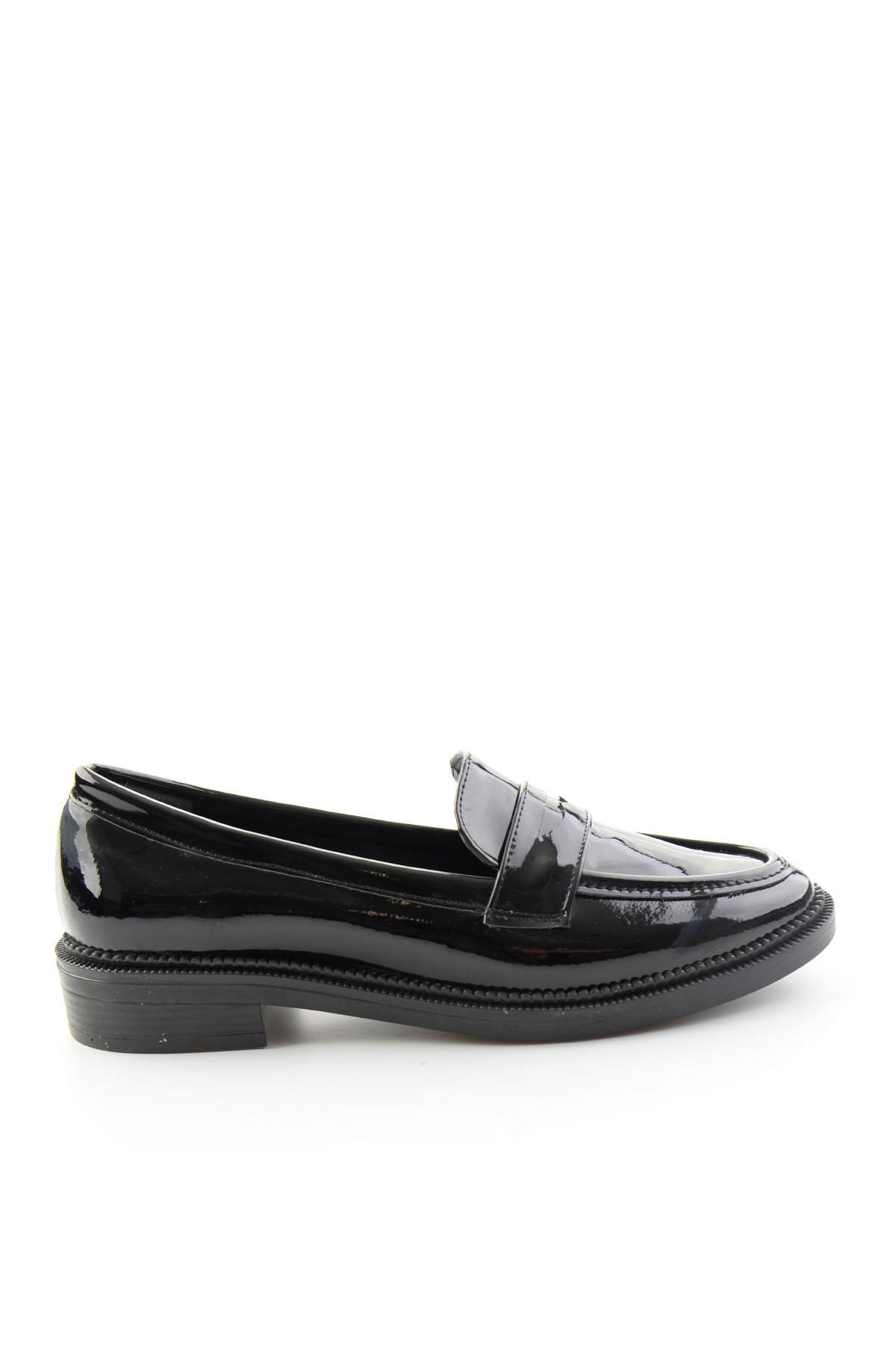 Siyah  Kadın Loafer Ayakkabı K01216100198