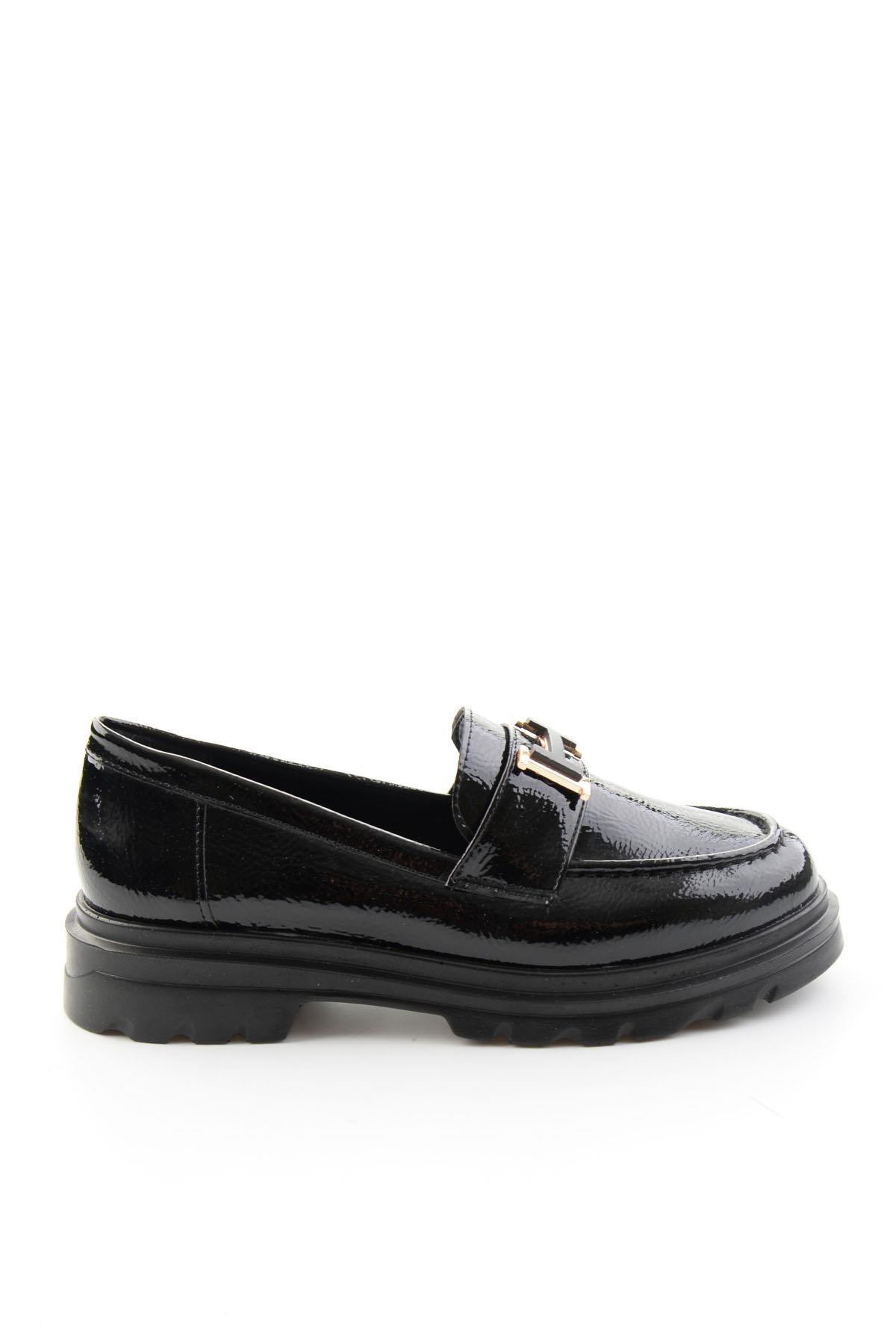 Siyah Kırışık Rugan  Kadın Loafer Ayakkabı K01997011312