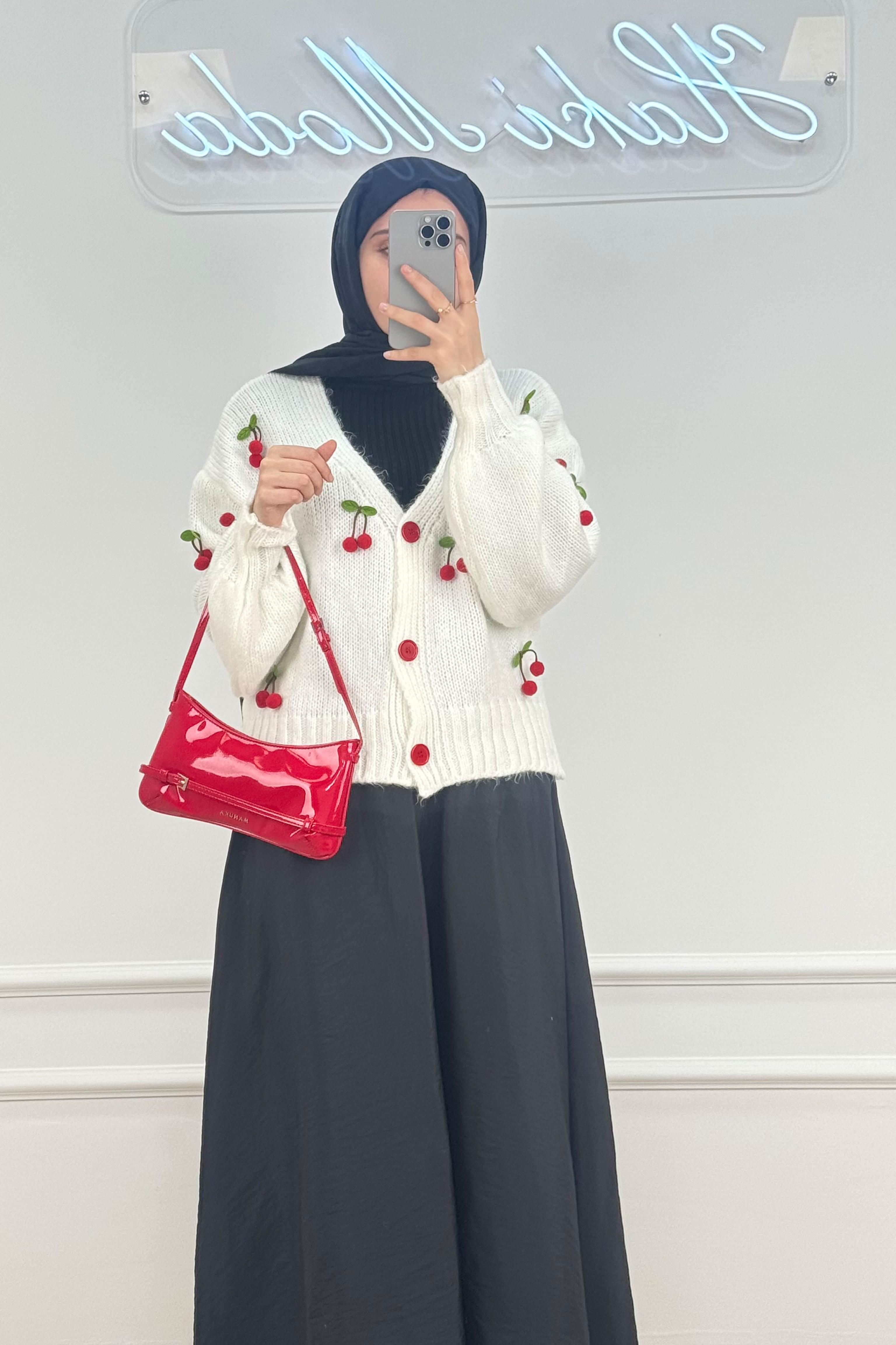 Kiraz Detaylı Ekru HırkaHM1318