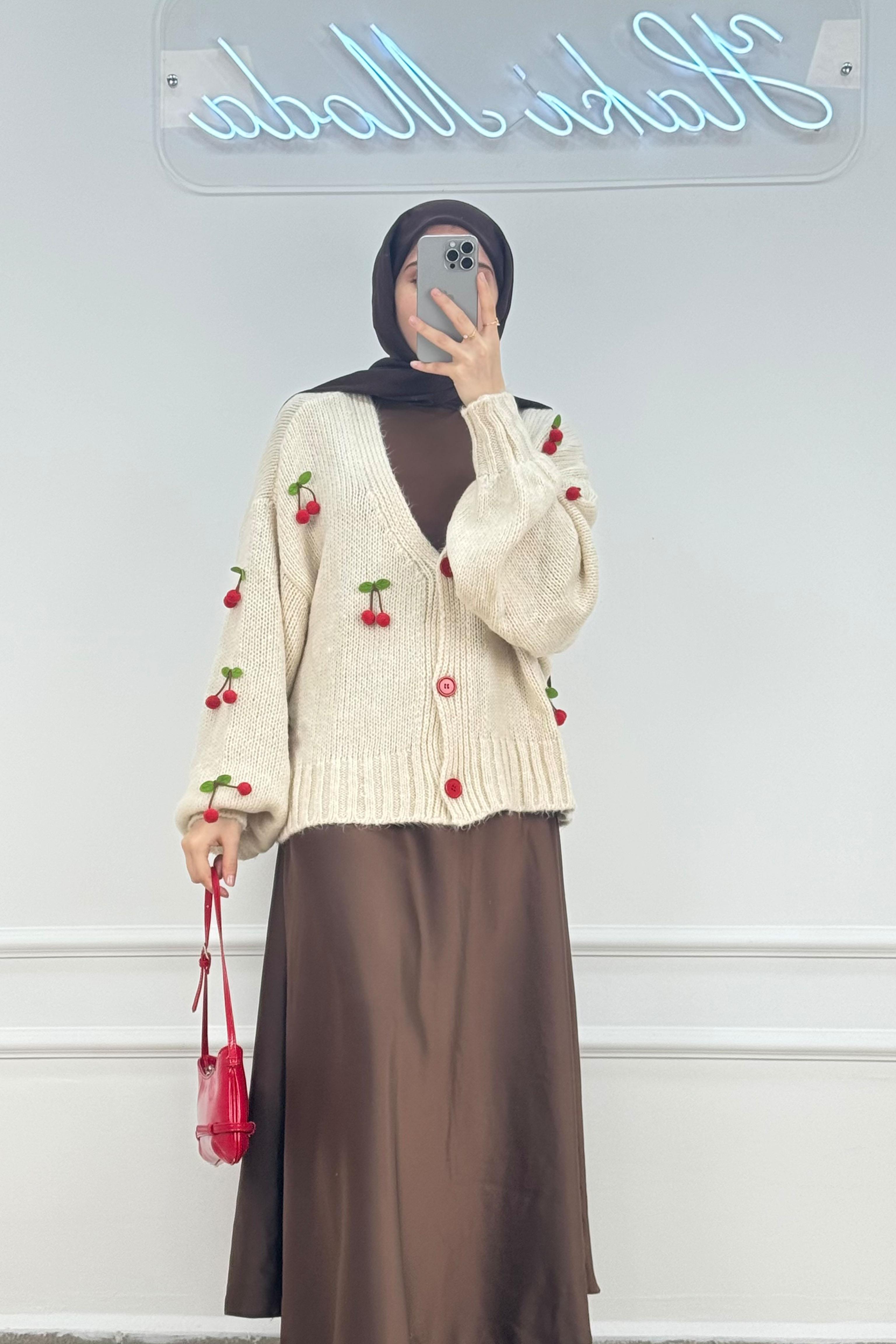 Kiraz Detaylı Krem HırkaHM1318