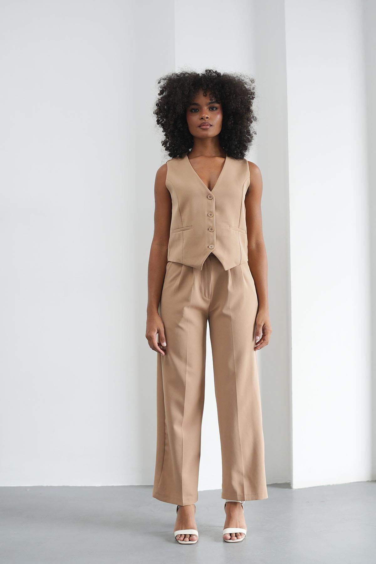 Klasik Düğmeli Camel YelekHM1338