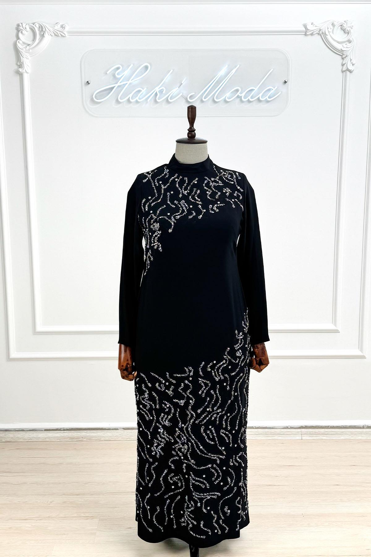 Feryal Adriana Siyah Krep Tesettür AbiyeLP6302