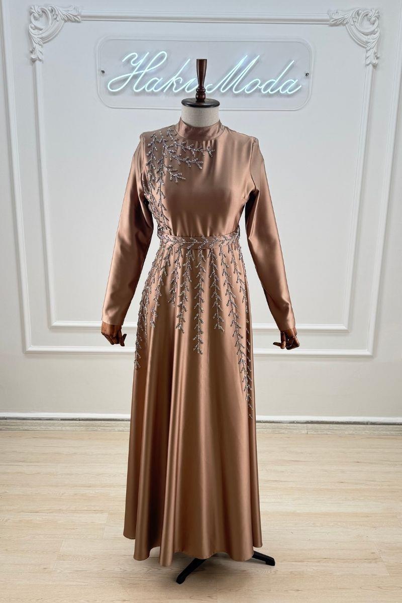 İşlemeli Saten Tesettür AbiyeLP6132