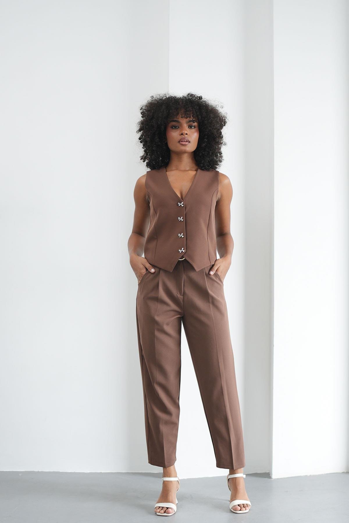 Kelebek Düğmeli Kahverengi YelekHM1336