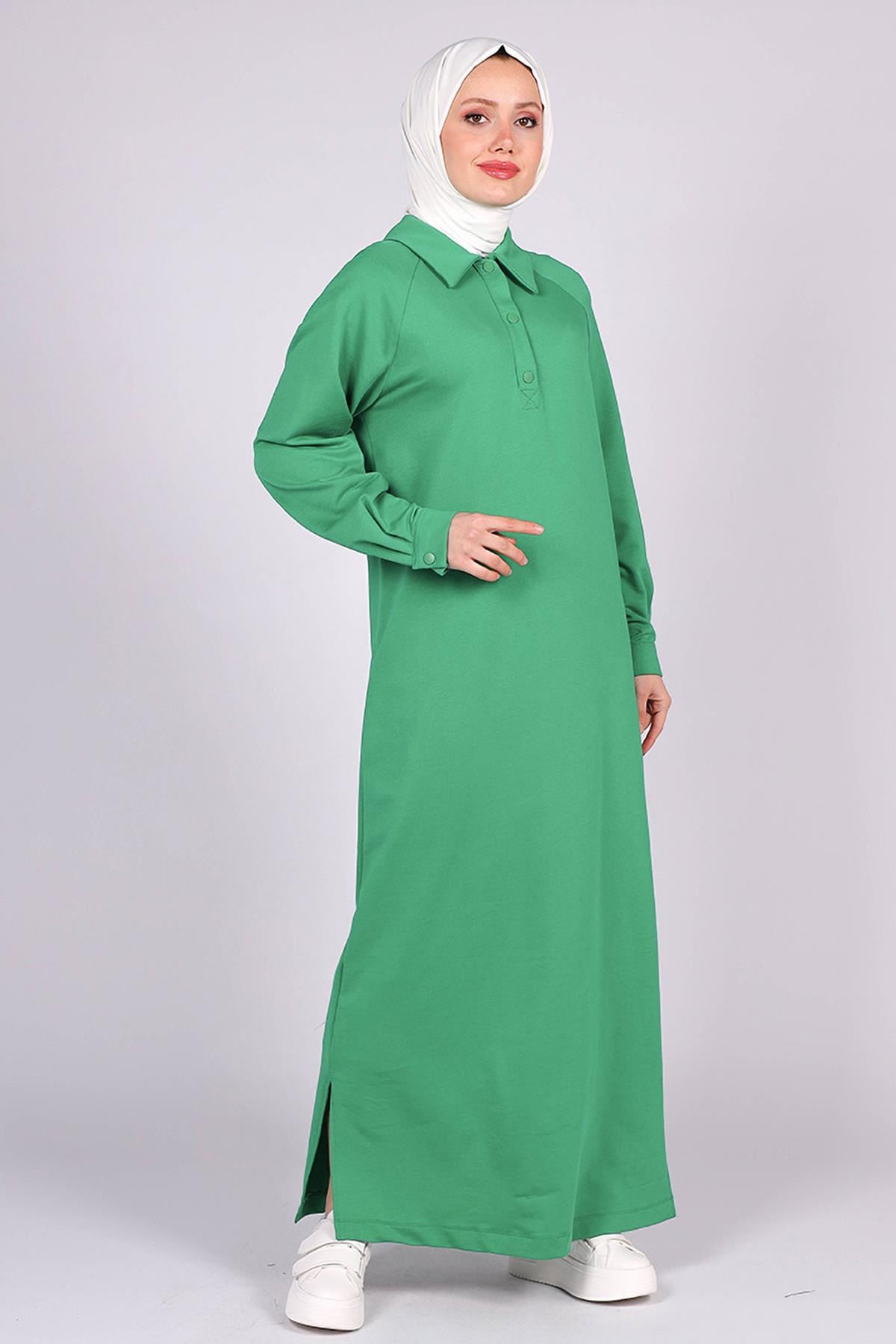 Tesettür Çıtçıtlı Yandan Yırtmaçlı Elbise YeşilHM30894