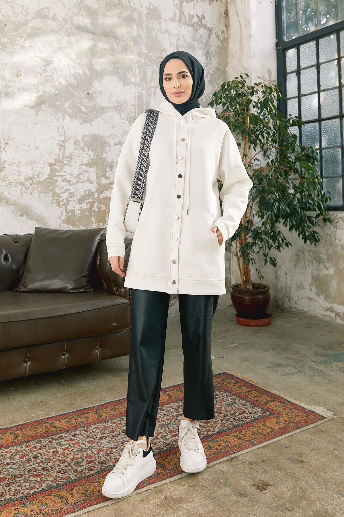 Tesettür Kapşonlu Çıtçıtlı Trenç BeyazHM4064