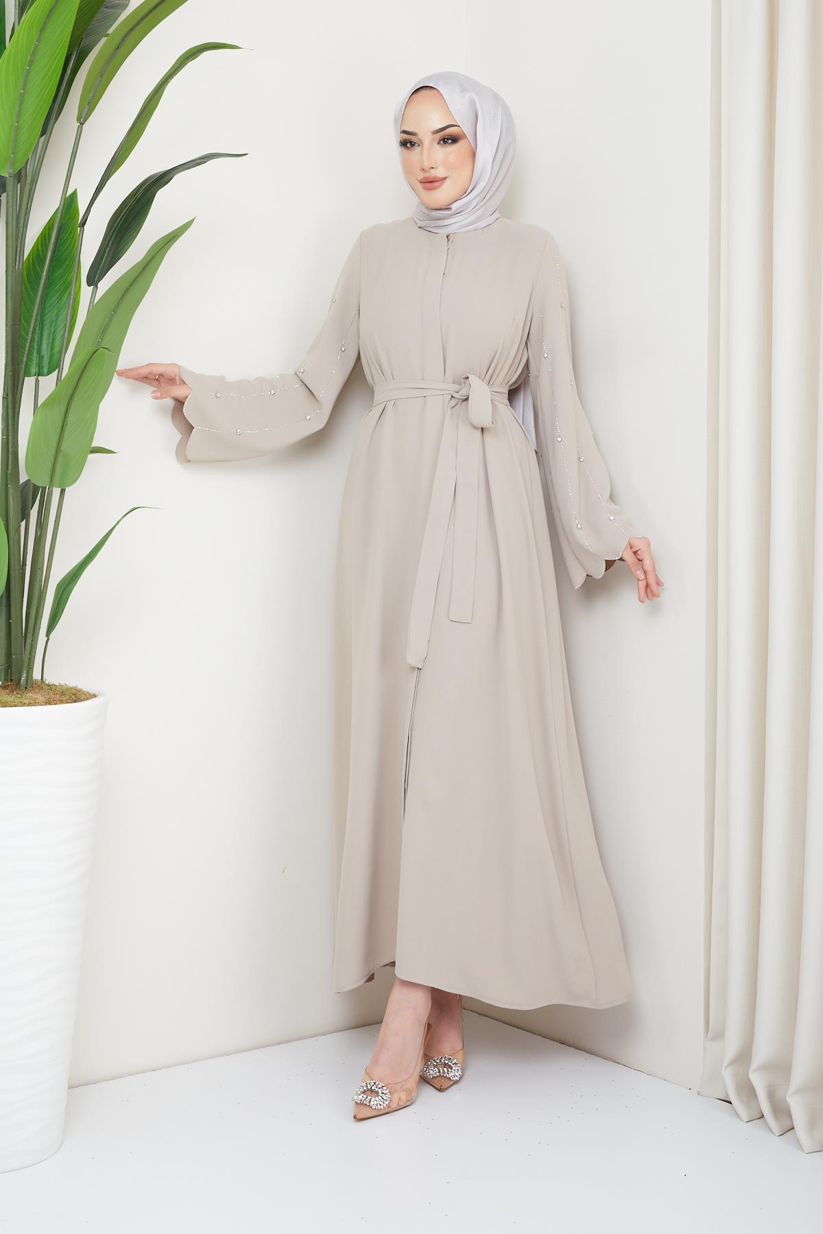 Tesettür Kolları Taş Süslemeli, Düğmeli Krep Elbise BejHM4191-1