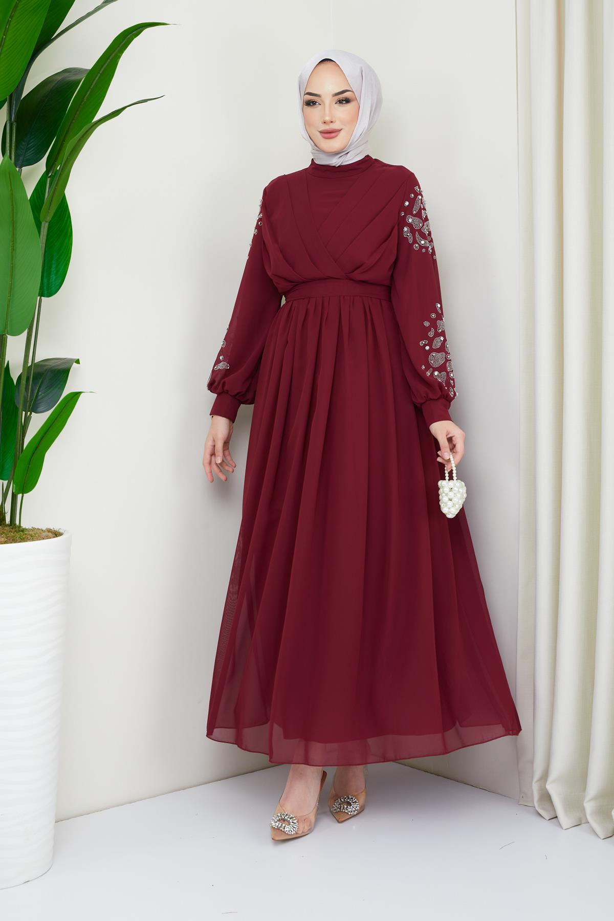 Tesettür Kruvaze Pilise, Kolları Taşlı Şifon Abiye BordoHM4192