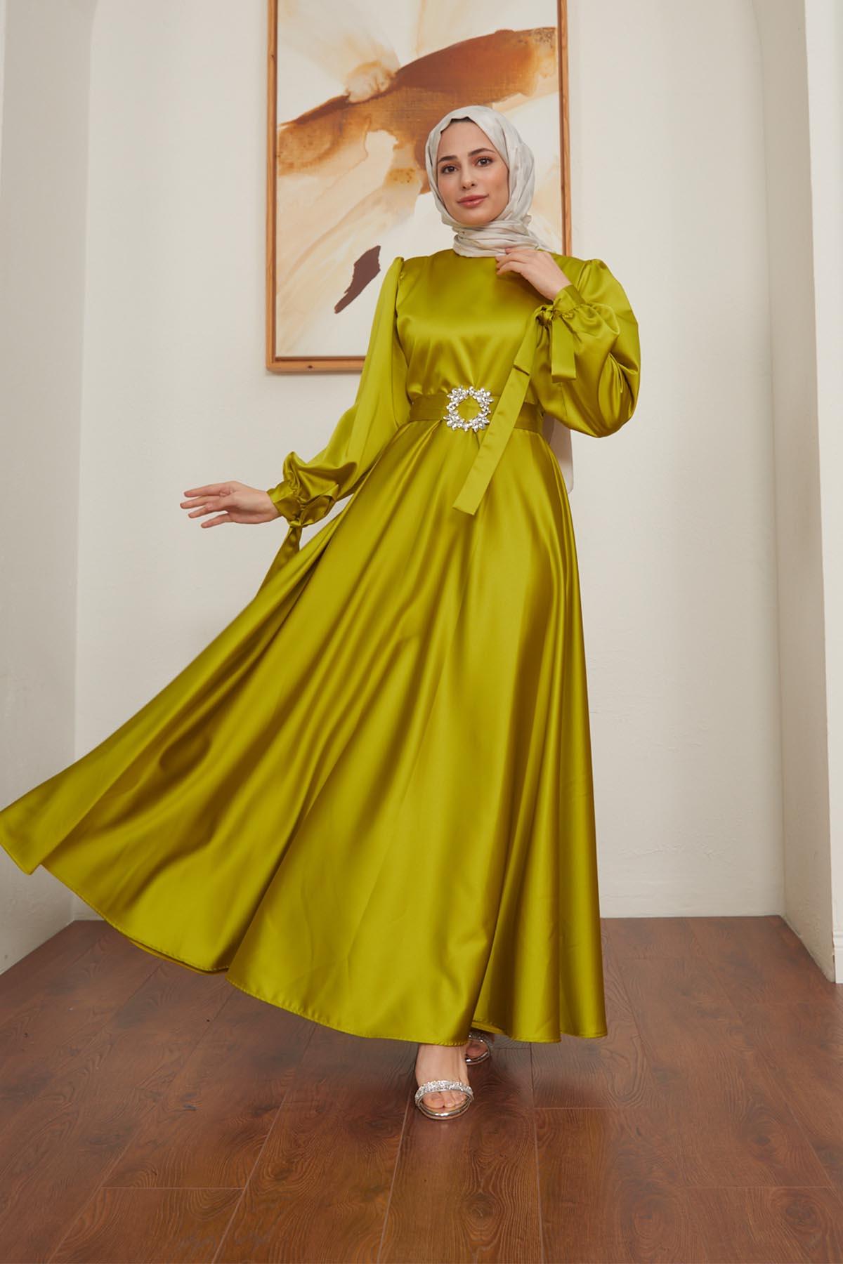 Tesettür Manşeti Bağcıklı Kemeri Taşlı Saten Abiye Yağ YeşiliHM4133-1