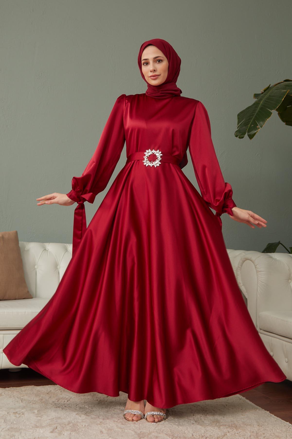 Tesettür Manşeti Bağcıklı Kemeri Taşlı Saten Abiye BordoHM4133