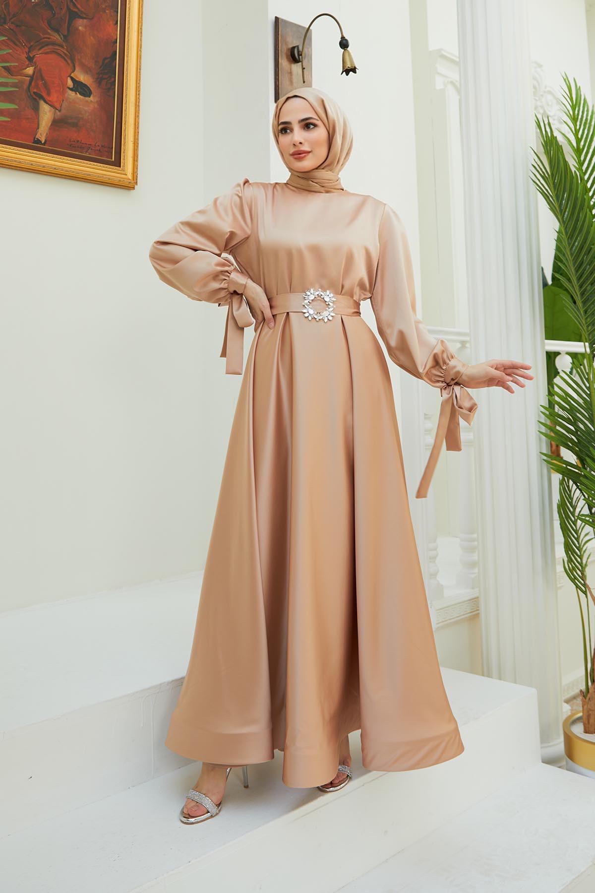 Tesettür Manşeti Bağcıklı Kemeri Taşlı Saten Abiye CamelHM4133-1
