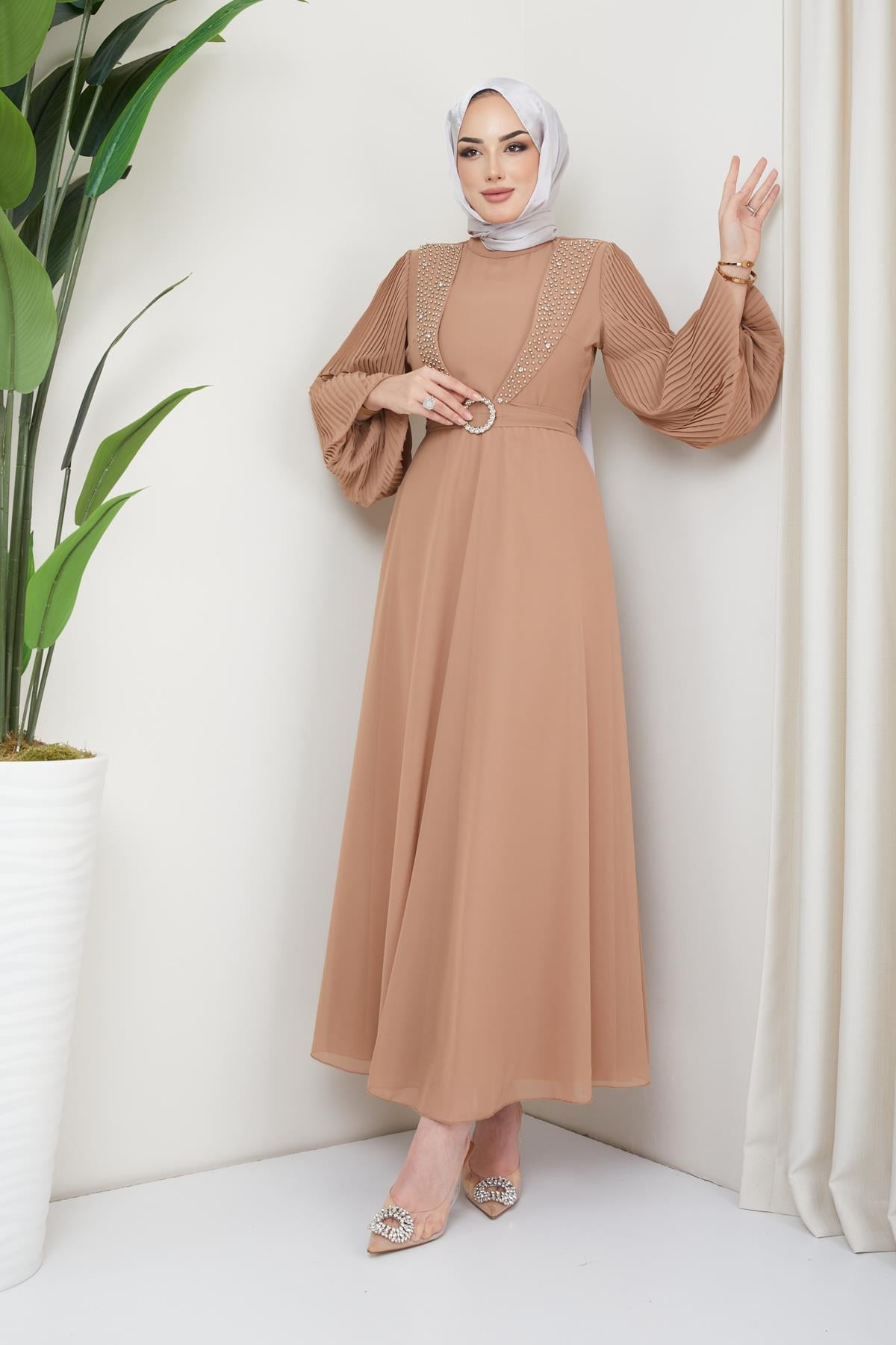 Tesettür Önü İnci Süslemeli, Kolları Piliseli Şifon Abiye VizonHM4179