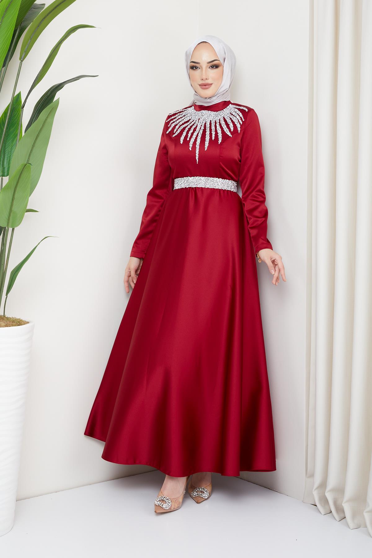 Tesettür Önü ve Kemeri Meç Taşlı Saten Abiye BordoHM4178