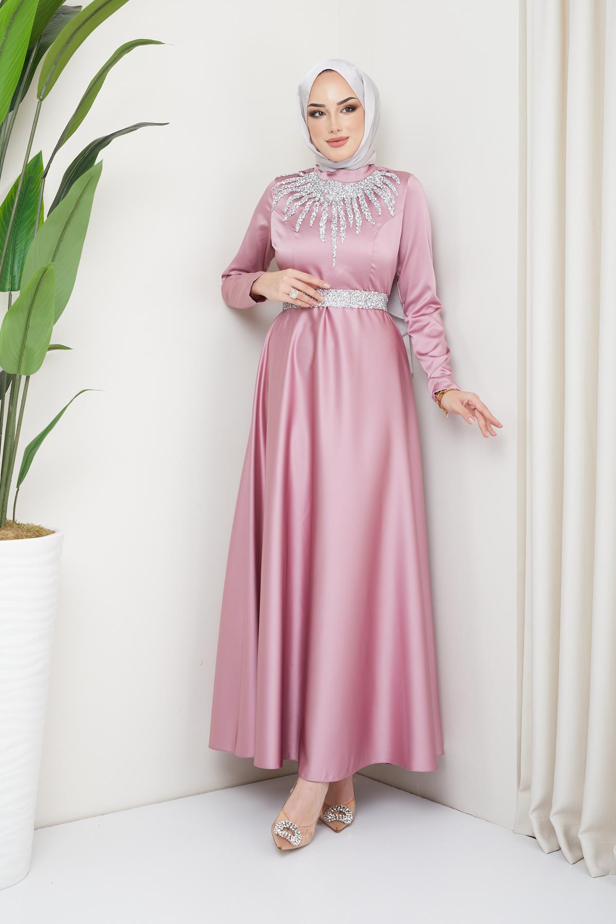 Tesettür Önü ve Kemeri Meç Taşlı Saten Abiye PudraHM4178