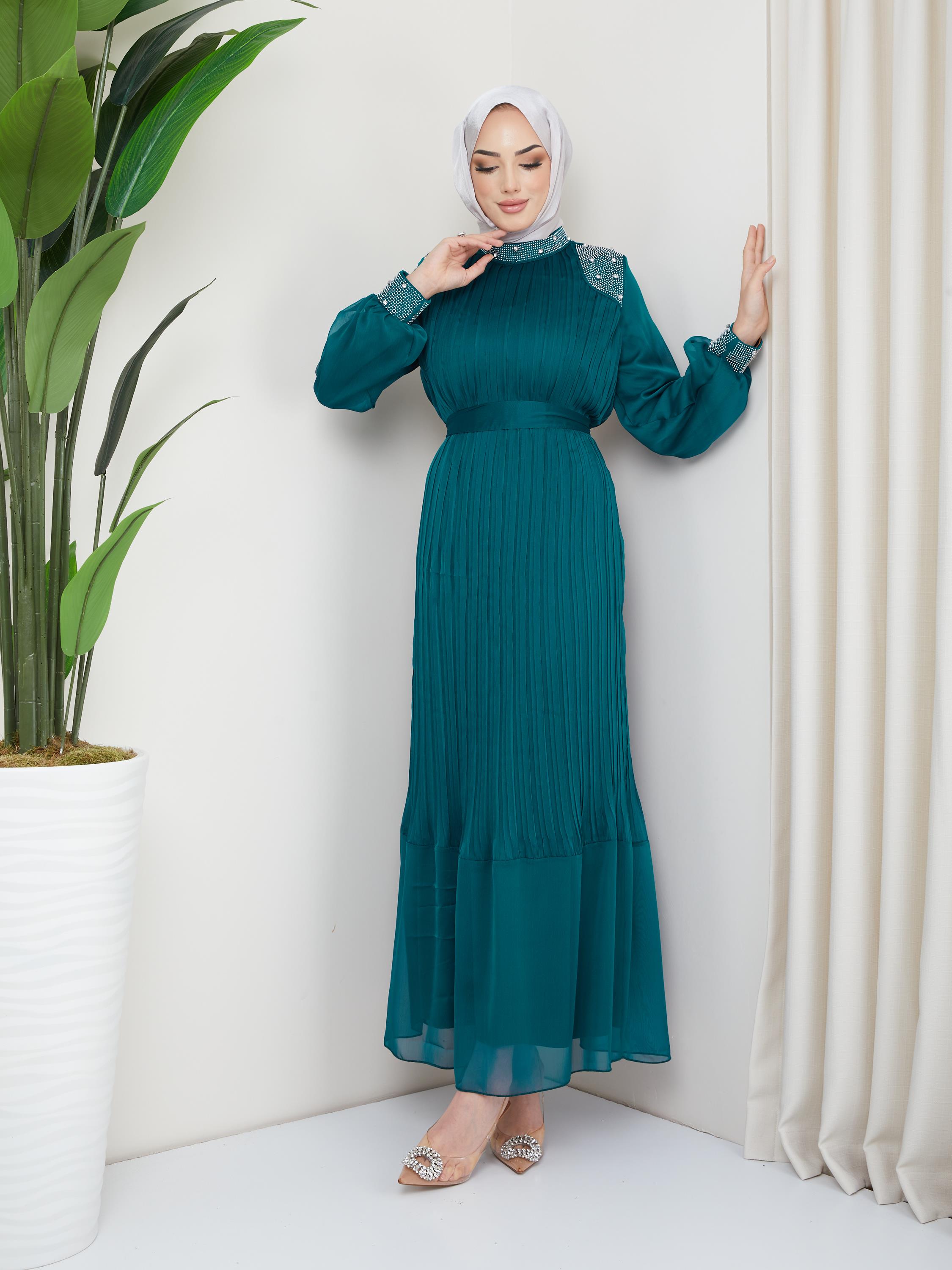 Tesettür Piliseli Taş ve İnci Süslemeli Şifon Abiye PetrolHM4180