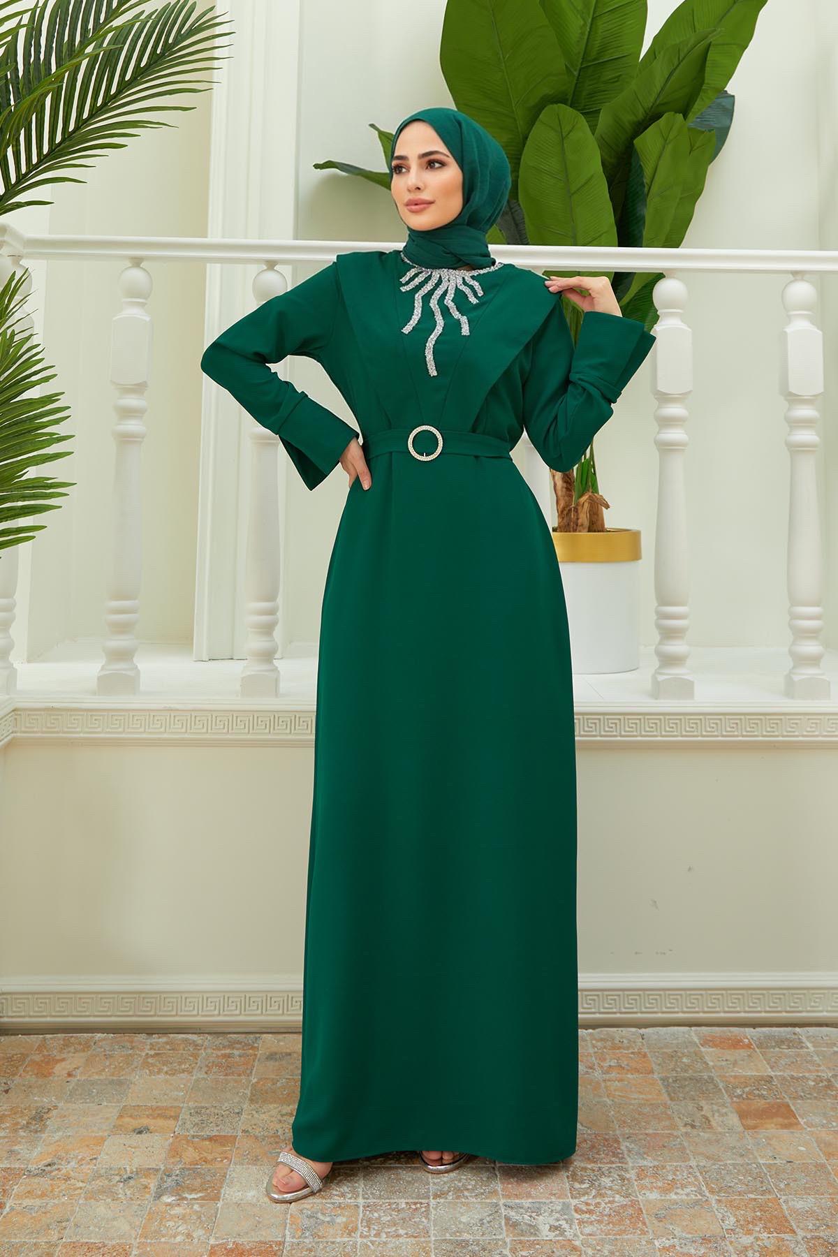 Tesettür Yaka Manşet Detaylı Tokalı Krep Elbise Zümrüt YeşiliHM4146