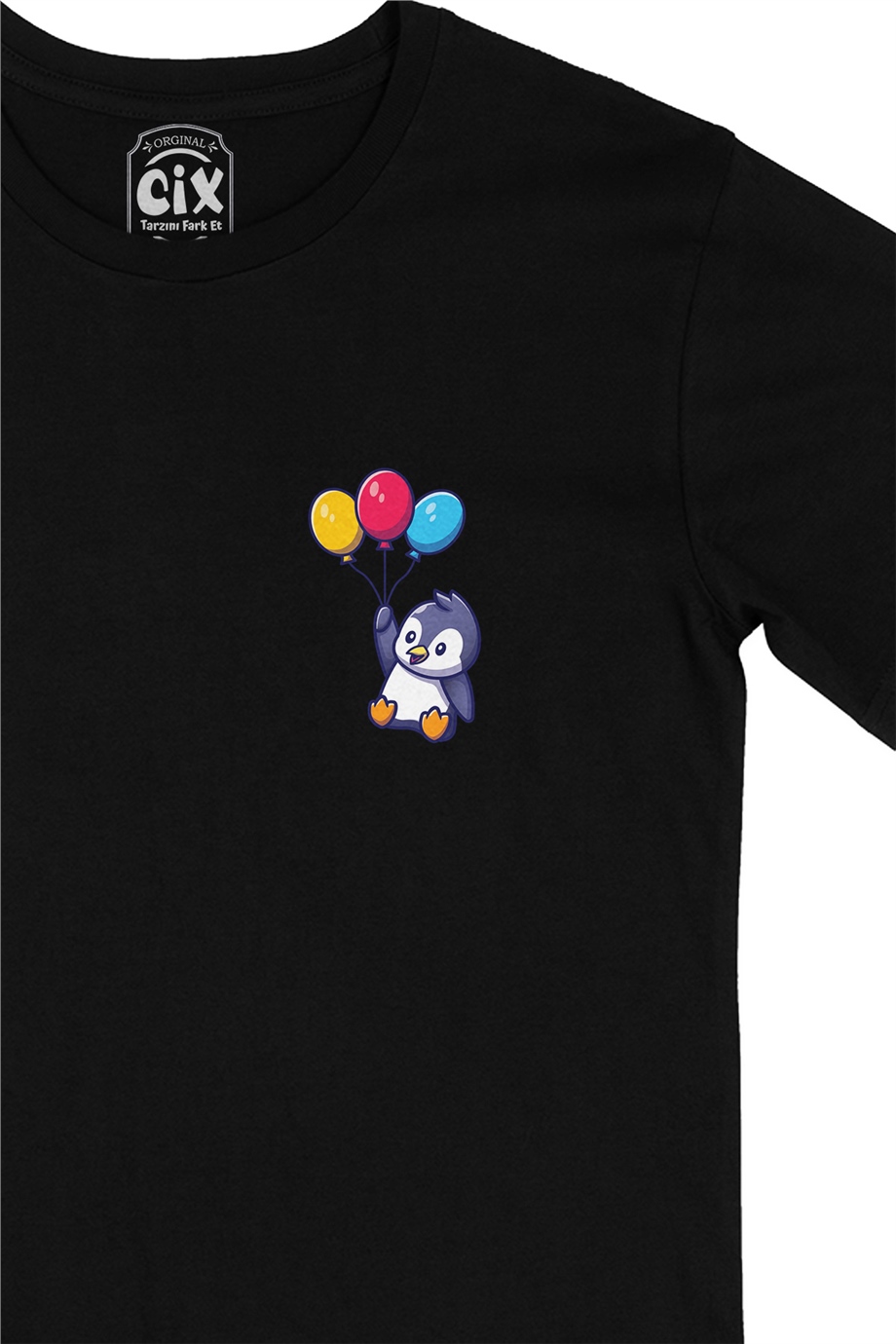 Balonlu Penguen Cep Logo Tasarımlı Siyah Tişört