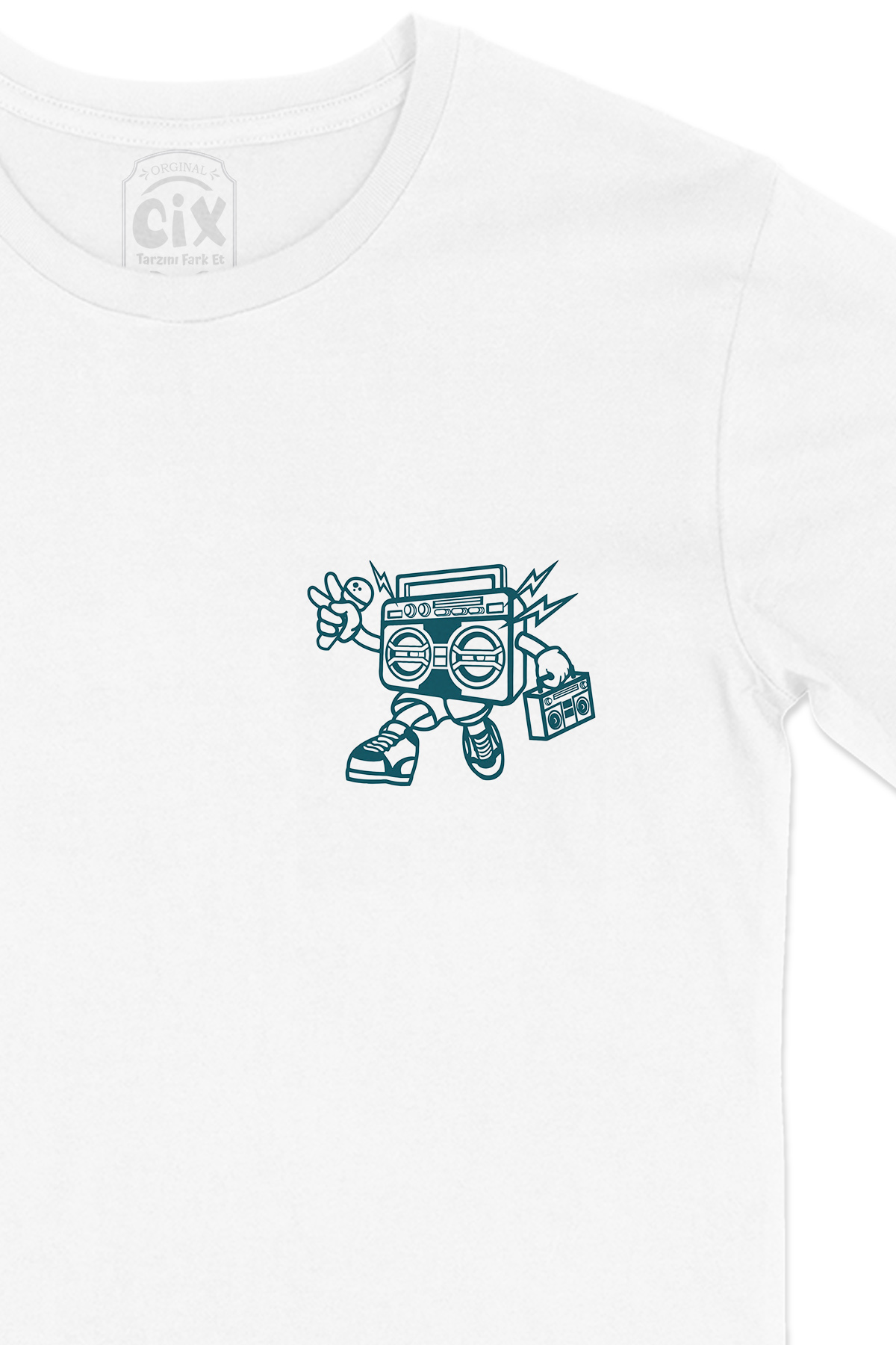 Boom Box Siyah Robot Cep Logo Tasarımlı Beyaz Tişört