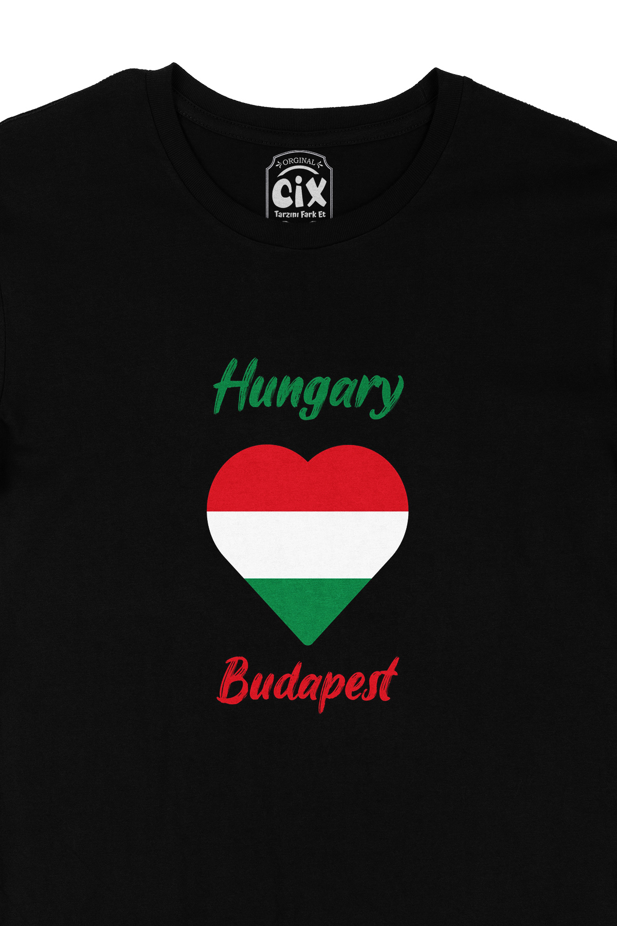 Budapeşte Macaristan Bayraklı Kalpli Siyah Tişört