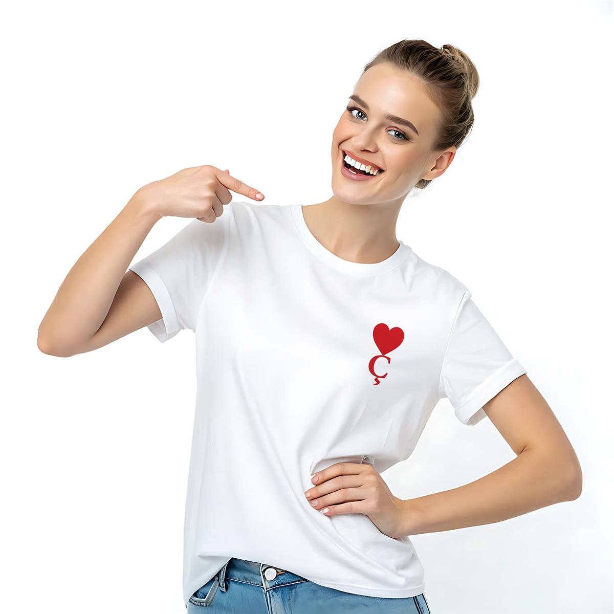 Ç Harf Baskılı Kalpli Boyfriend Beyaz Tişört