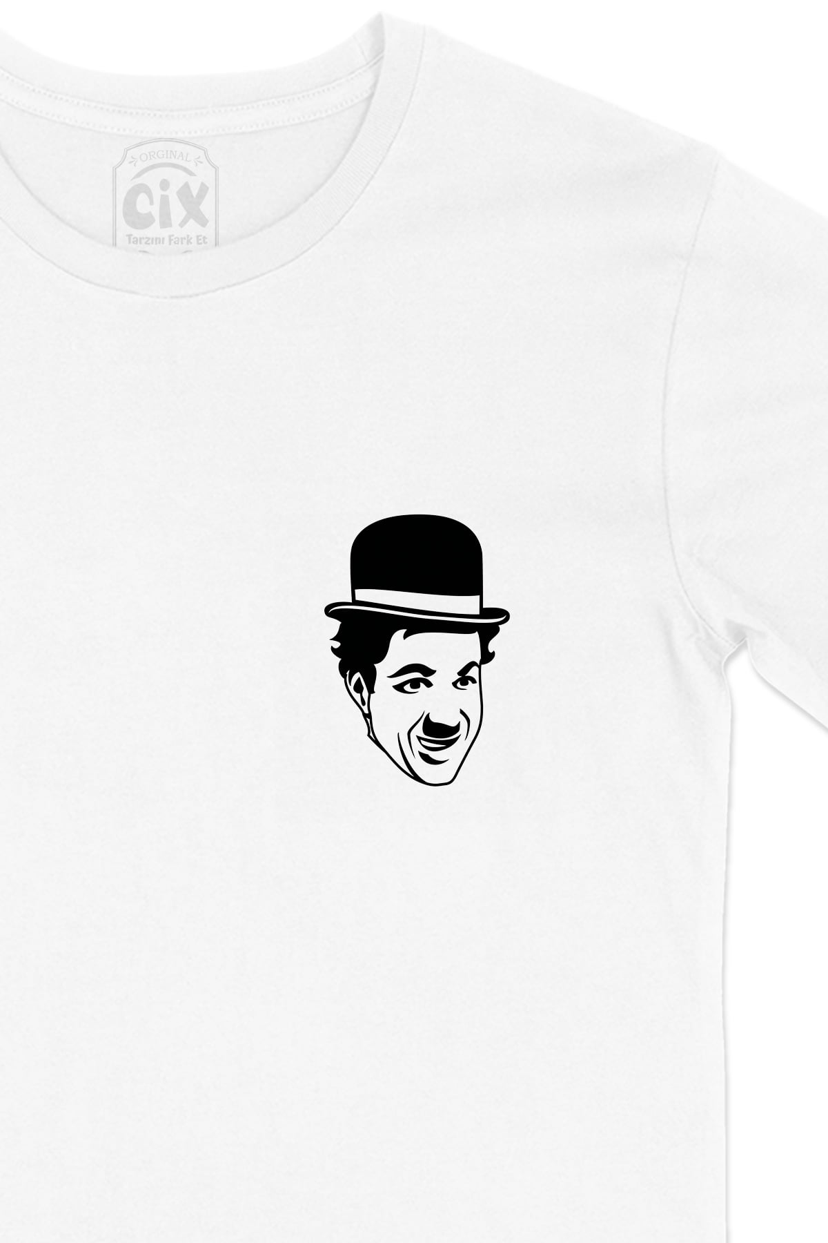 Charlie Chaplin Şapkalı Cep Logo Tasarımlı Beyaz Tişört