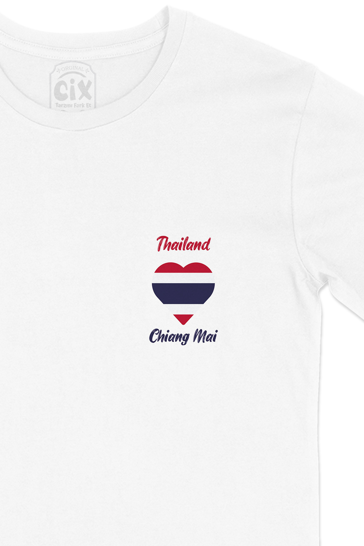 Chiang Mai Tayland Bayraklı Kalpli Cep Logo Tasarımlı Beyaz Tişört