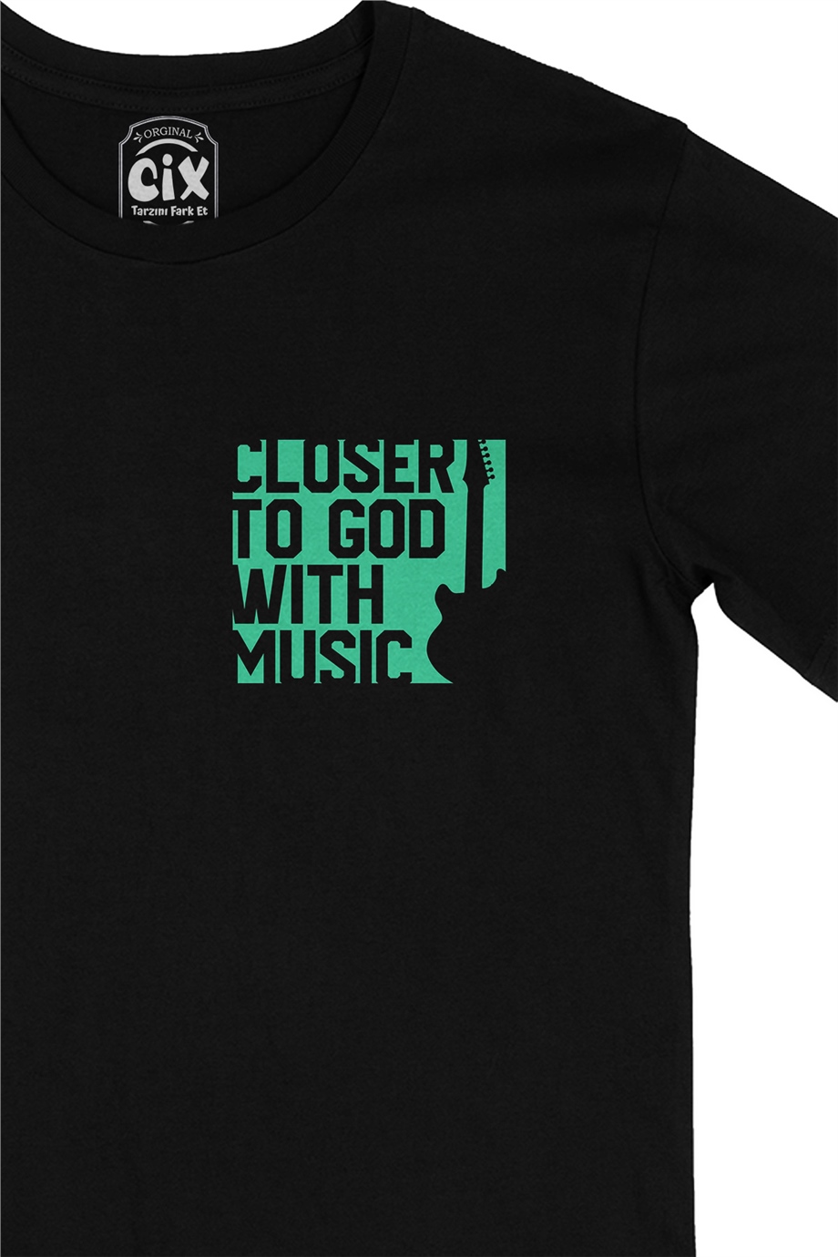 Closer To God Cep Logo Tasarımlı Siyah Tişört