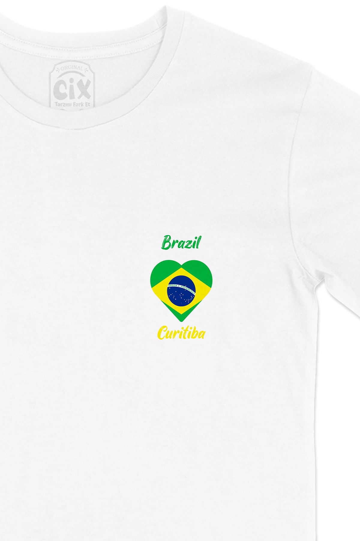 Curitiba Brezilya Bayraklı Kalpli Cep Logo Tasarımlı Beyaz Tişört