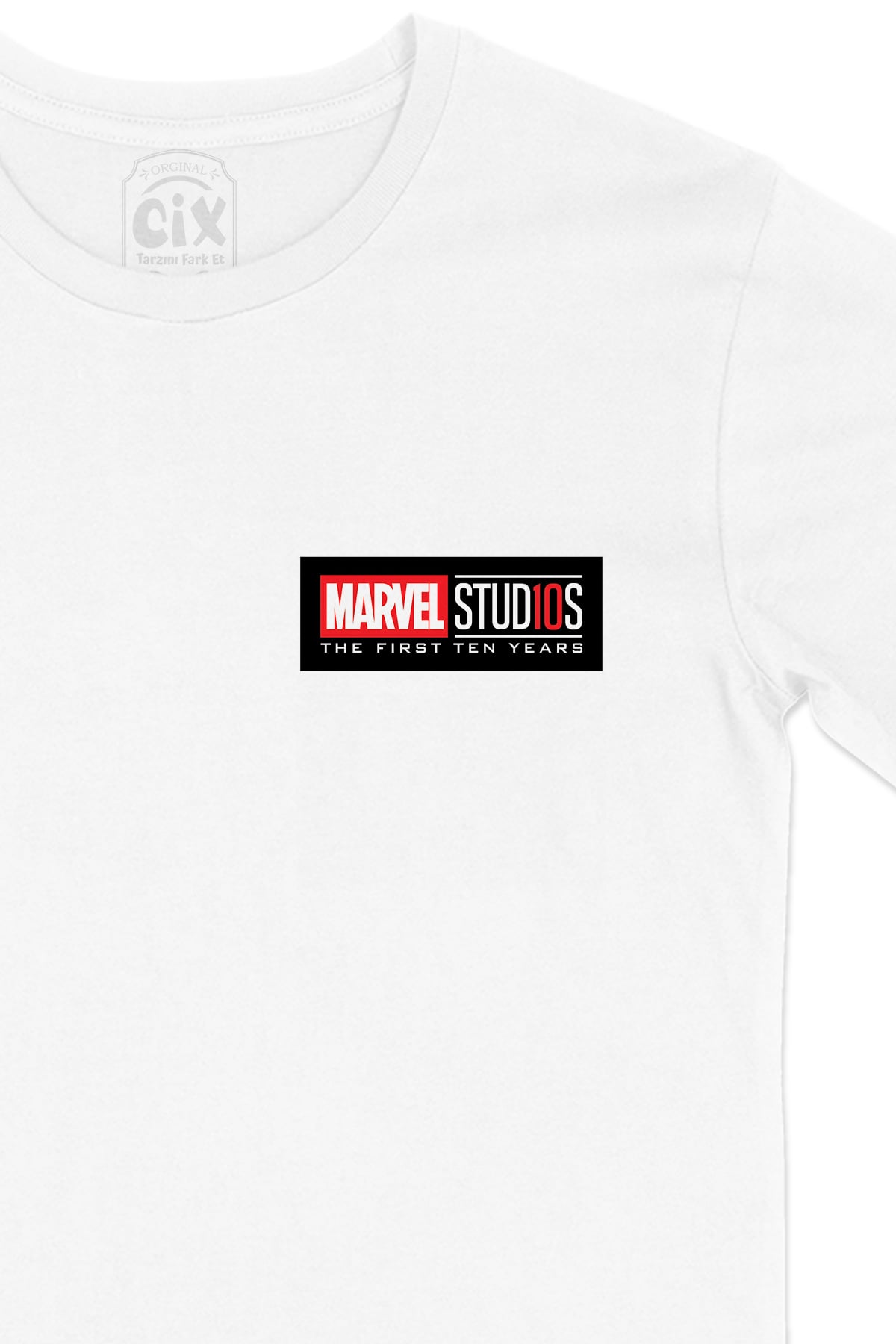 Marvel Studious 10. Yıl Cep Logo Tasarımlı Beyaz Tişört